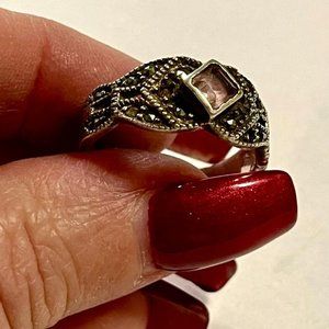 AMETHYST MARCASITE STERLING SILVER LADIES RING - STAMPED 925 - SIZE 10